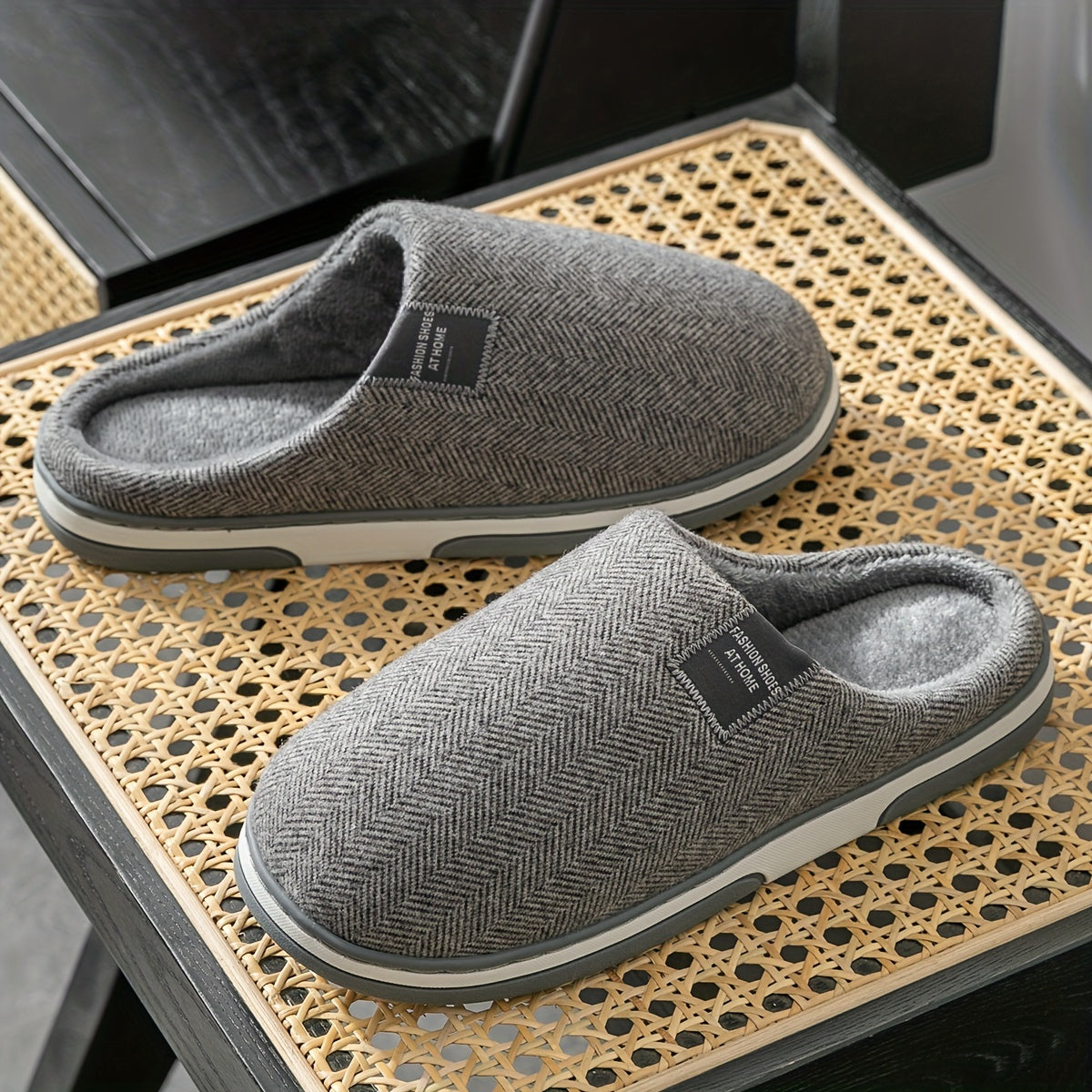 Chaussons homme texture pied-de-poule doublure chaude en peluche semelle antidérapante maison automne hiver gris café rouge rosé | Sulvida
