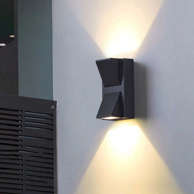 Moderne Wandlamp Buiten Zwart Metaal LED IP65 Waterdicht Verlichtingsarmatuur voor Tuin Gang Entree Terras | Sulvida