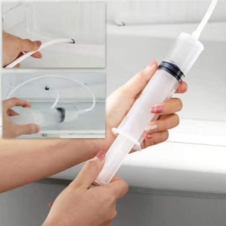 Brosse de nettoyage flexible avec fonction spray pour entretenir l’évacuation du réfrigérateur et déboucher l’évier de cuisine | Sulvida