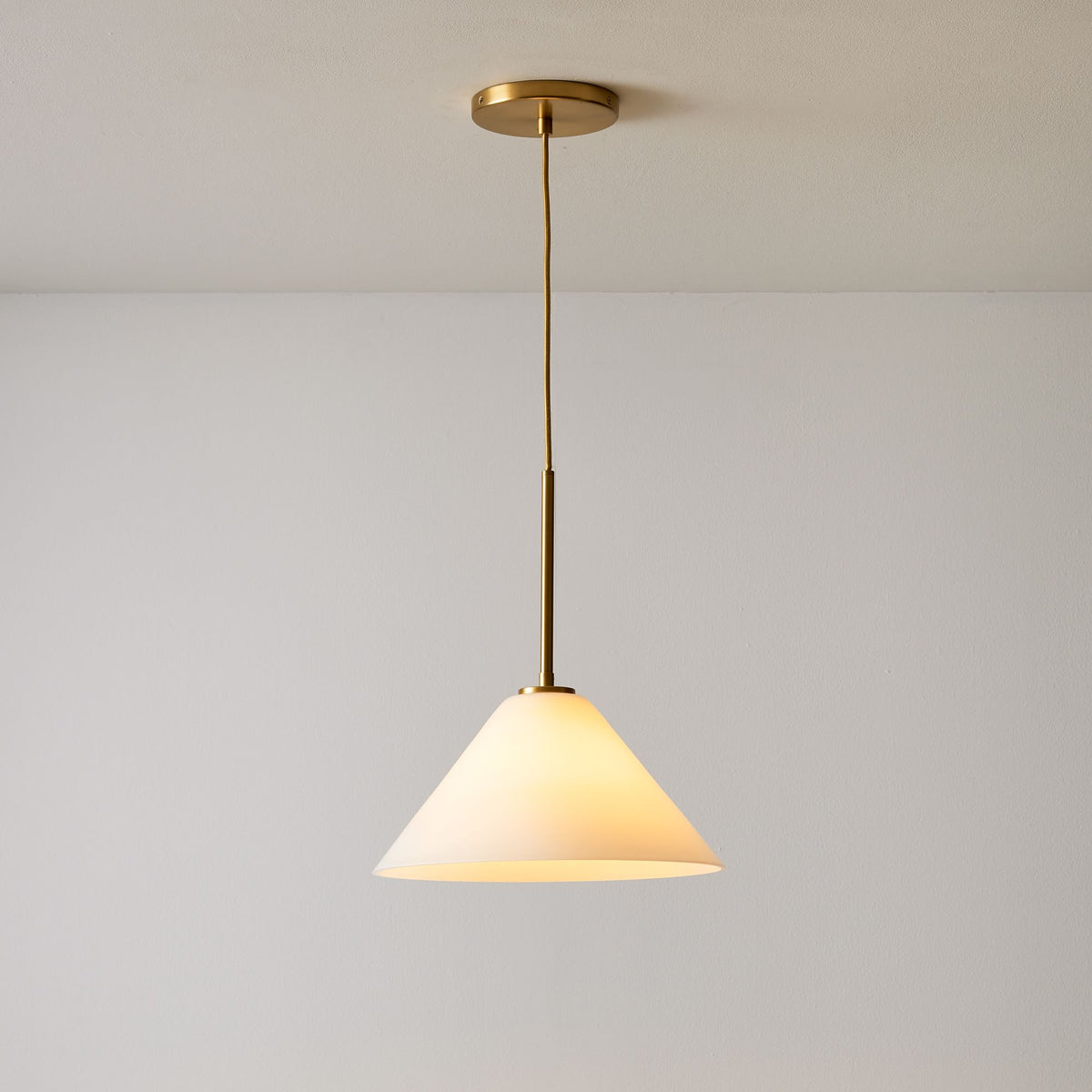 Glazen Hanglamp Kegelvorm voor Keuken Eetkamer Woonkamer Industriële Stijl Metalen Armatuur Designverlichting | Sulvida