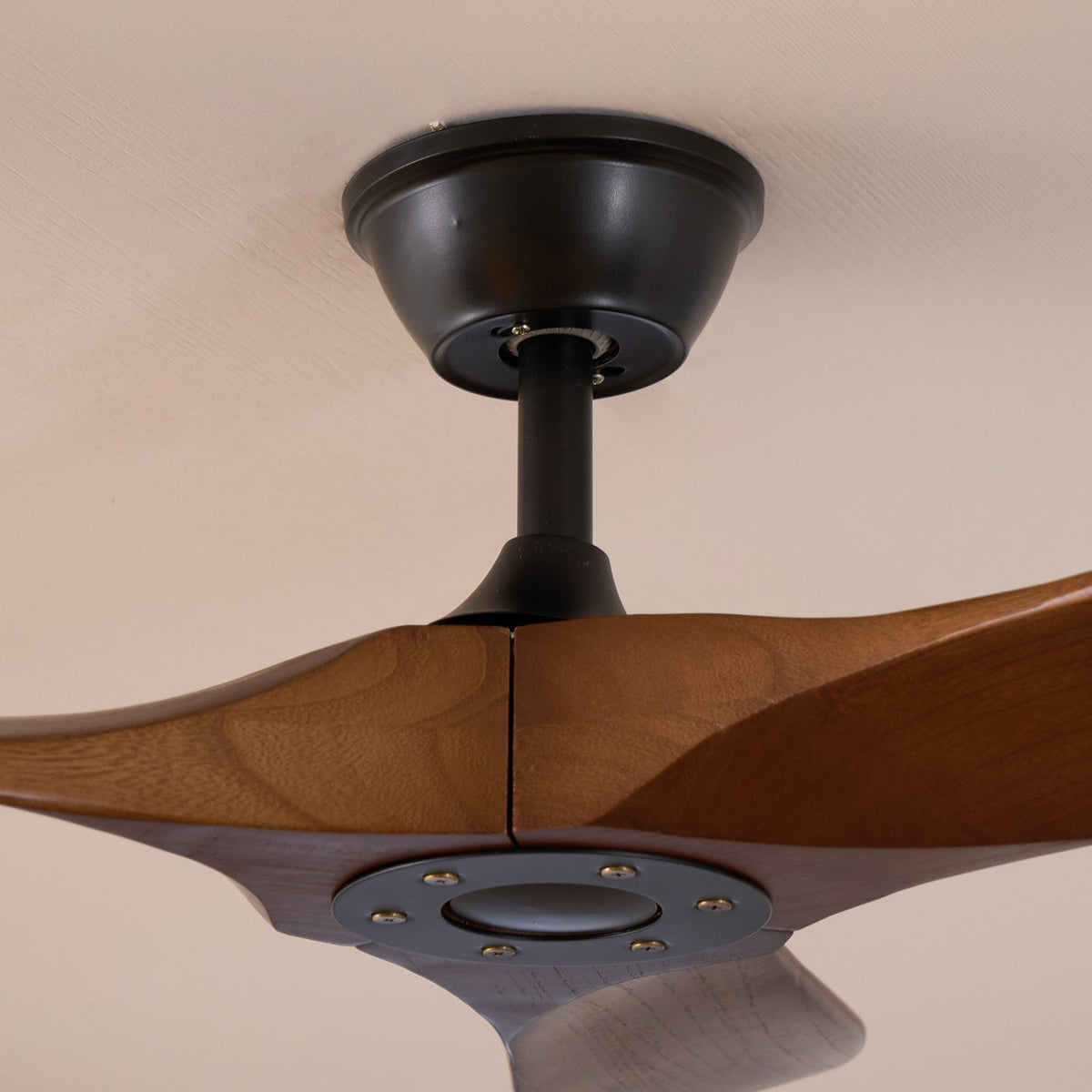 Plafondventilator Met Houten Bladen Afstandsbediening 6 Snelheden 106cm 132cm Diameter Verstelbaar Plafond | Sulvida