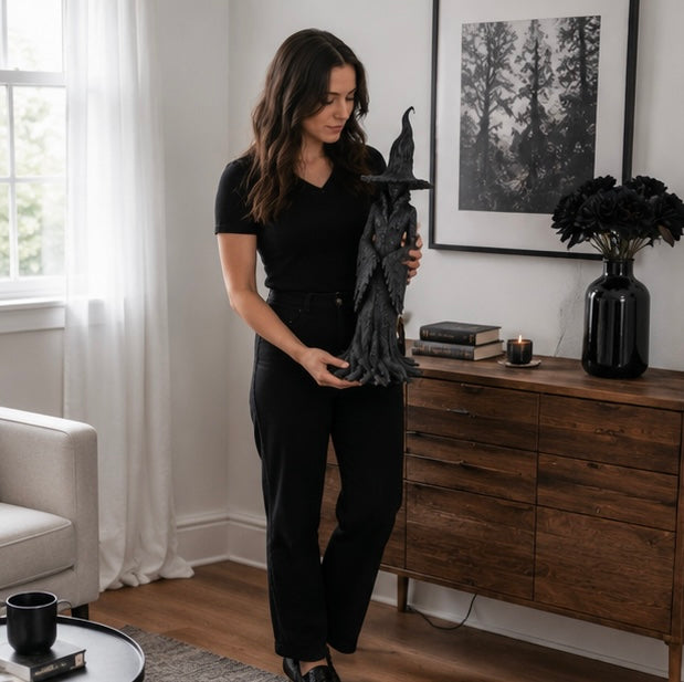 Heksen Beeldje Hars Zwart Gothic Tovenares – Mystieke Decoratie Halloween Interieur Sfeervolle Woonkamer | Sulvida