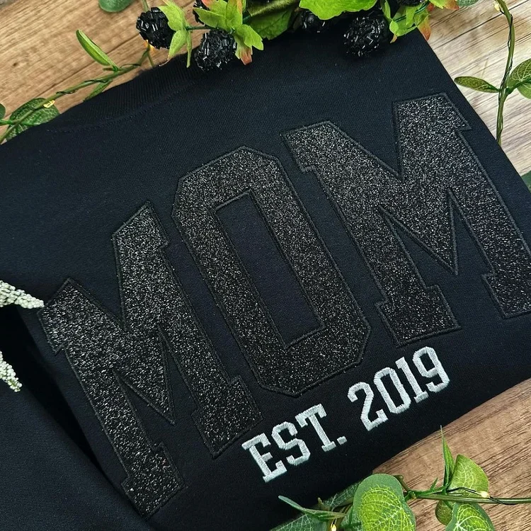 Gepersonaliseerde sweater voor mama met glitterdetails en kindernamen perfecte cadeautrui moederdag kerst | Sulvida