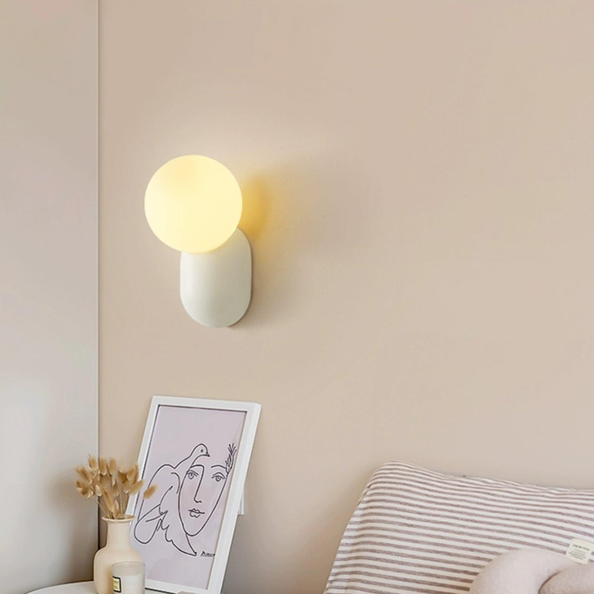 Minimalistische Wandlamp met Glazen Bol Sfeervolle Muuverlichting Roze Zwart Wit Grijs Retro Slaapkamer | Sulvida