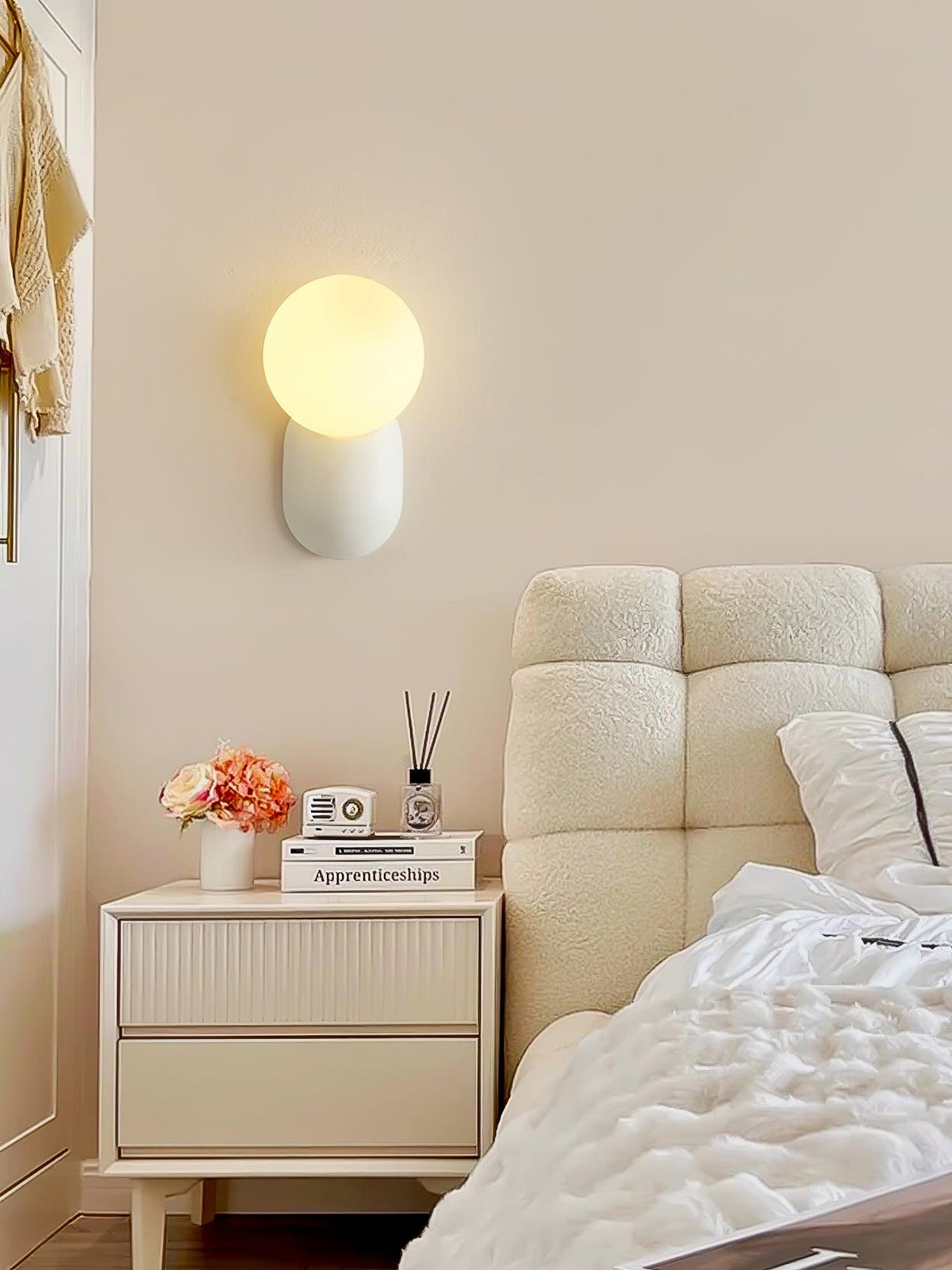 Minimalistische Wandlamp met Glazen Bol Sfeervolle Muuverlichting Roze Zwart Wit Grijs Retro Slaapkamer | Sulvida
