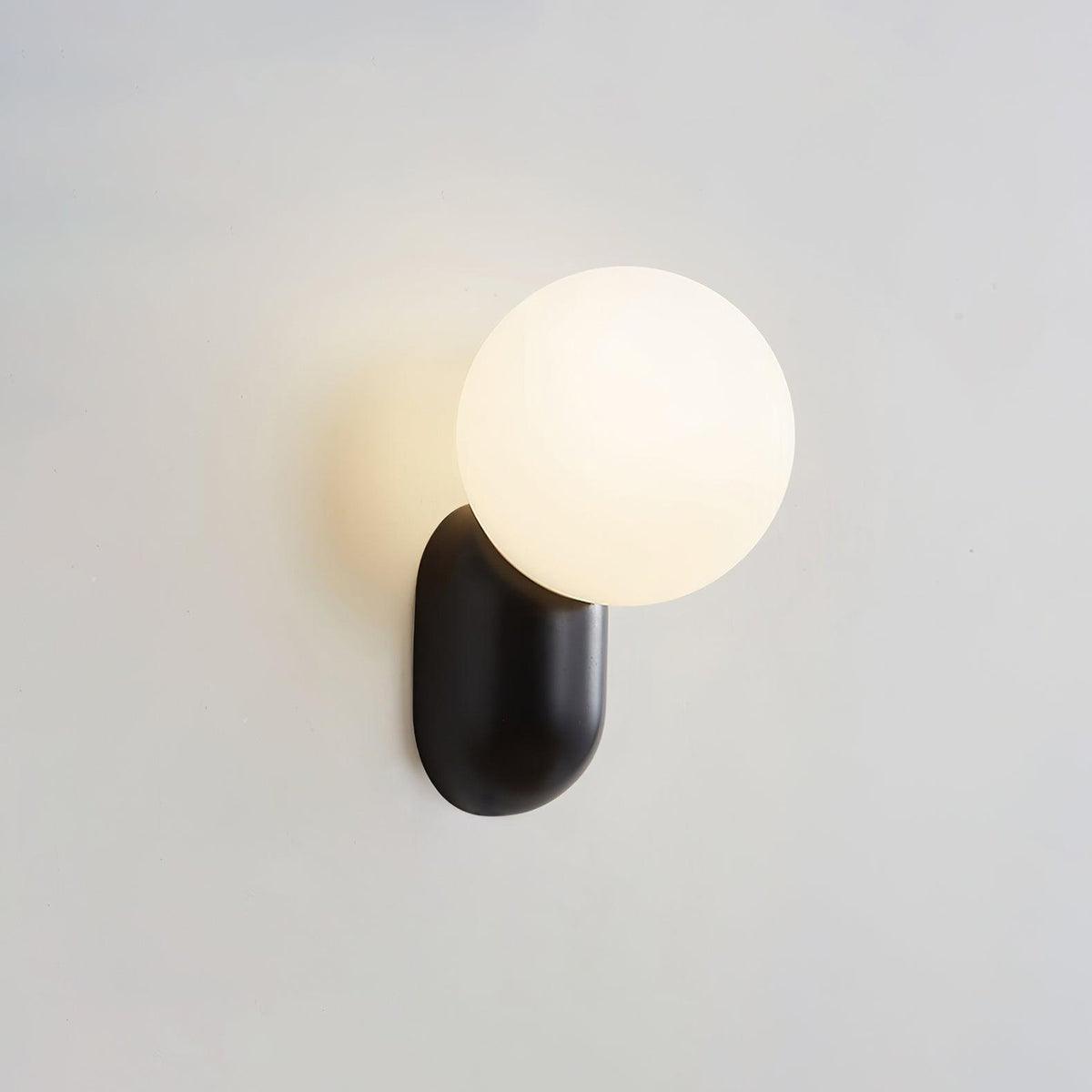 Minimalistische Wandlamp met Glazen Bol Sfeervolle Muuverlichting Roze Zwart Wit Grijs Retro Slaapkamer | Sulvida