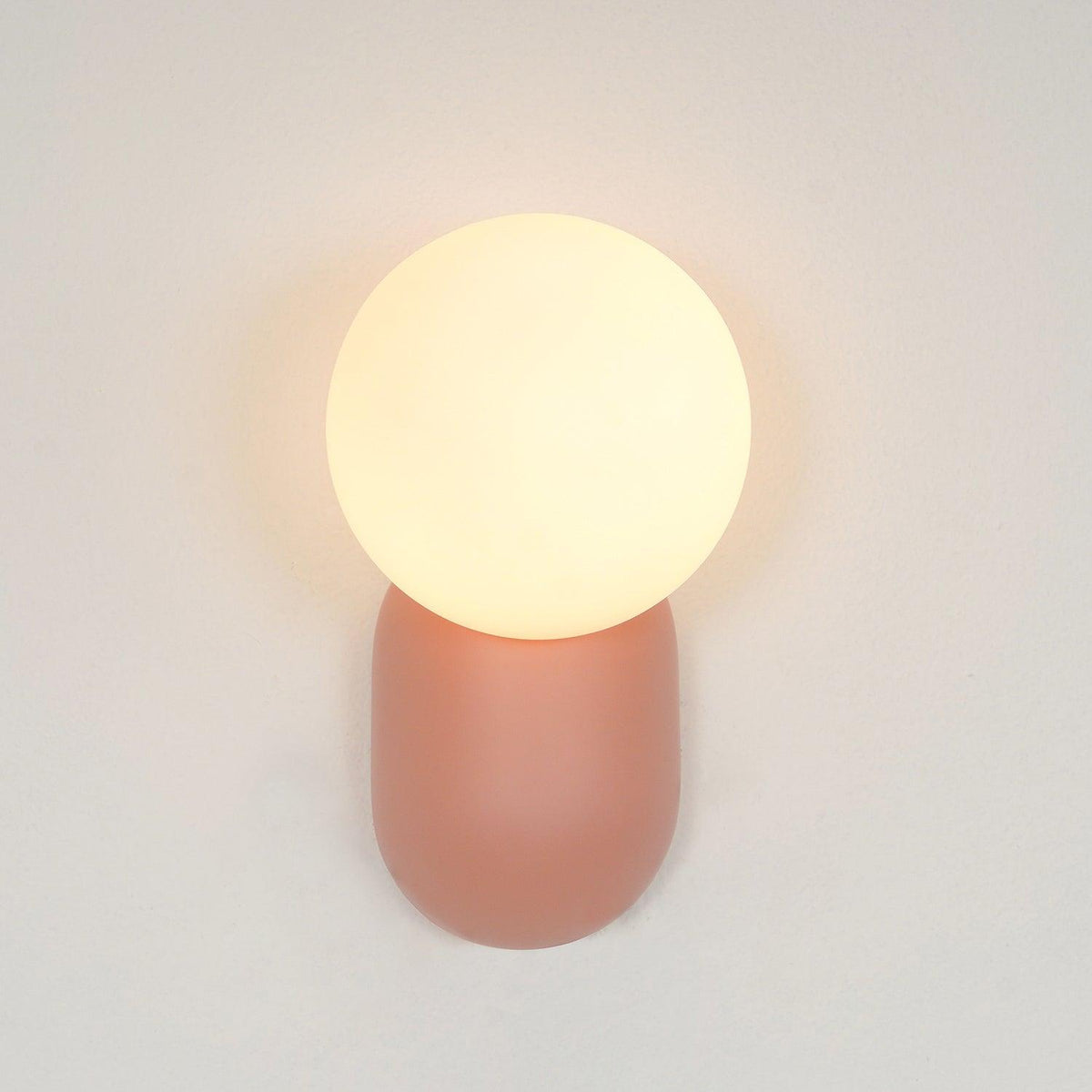 Minimalistische Wandlamp met Glazen Bol Sfeervolle Muuverlichting Roze Zwart Wit Grijs Retro Slaapkamer | Sulvida