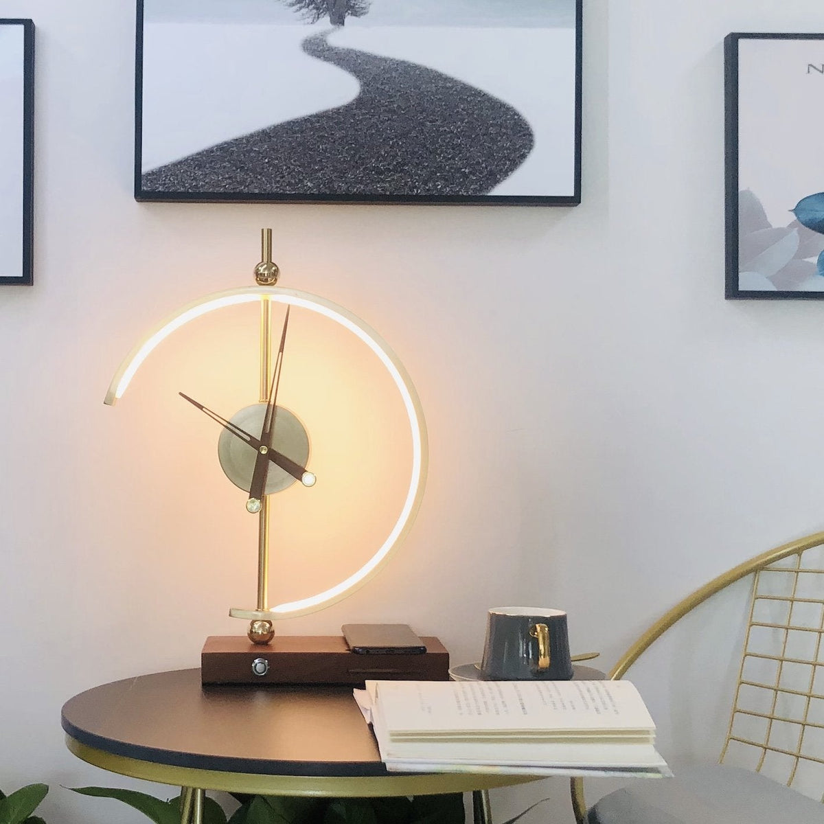 Draadloze Oplaadlamp met Klok Hout Metaal Warm en Koel Wit Tafellamp Dimbaar LED Verlichting Modern Design | Sulvida