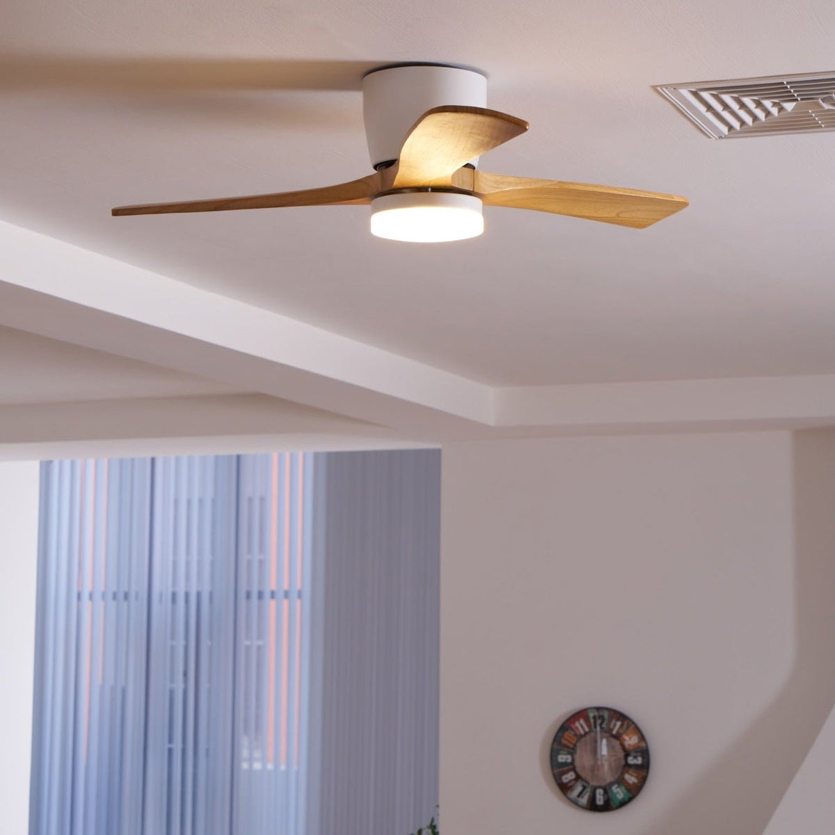 Plafondventilator met Verlichting Houten Bladen Afstandsbediening 6 Snelheden Dimbaar Licht Woonkamer | Sulvida