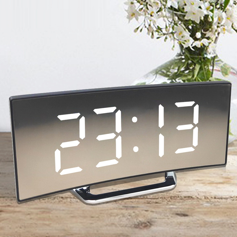 LED Spiegelwekker met Automatische Dimfunctie | Gebogen Display voor Optimale Aflezing | Dag- en Nachtmodus | Moderne Bureauklok met Groot Digitaal Scherm | Sulvida