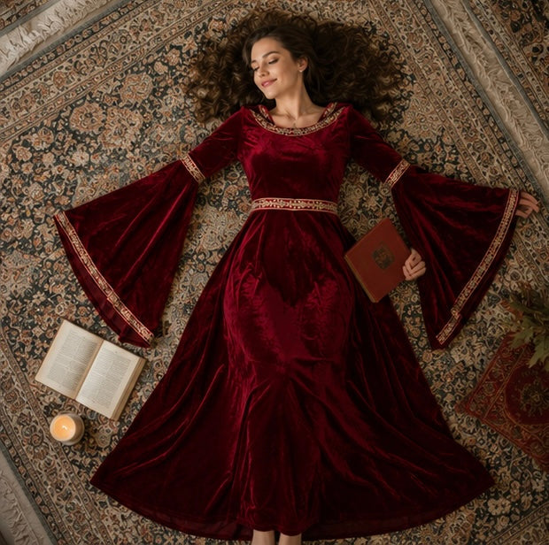 Gotische Fluwelen Vampierjurk met Capuchon Wijd Uitlopende Mouwen Middeleeuws Fantasy Kostuum Verkleedkleding | Sulvida