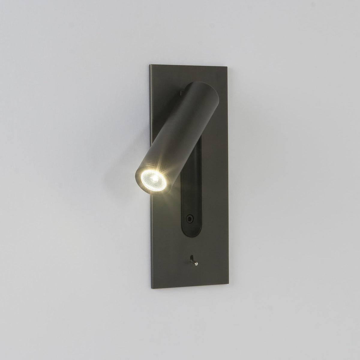 Wandlamp Industrieel Metaal LED Geïntegreerd met Schakelaar Zwart Wit Koper Minimalistisch Design Woonkamer | Sulvida