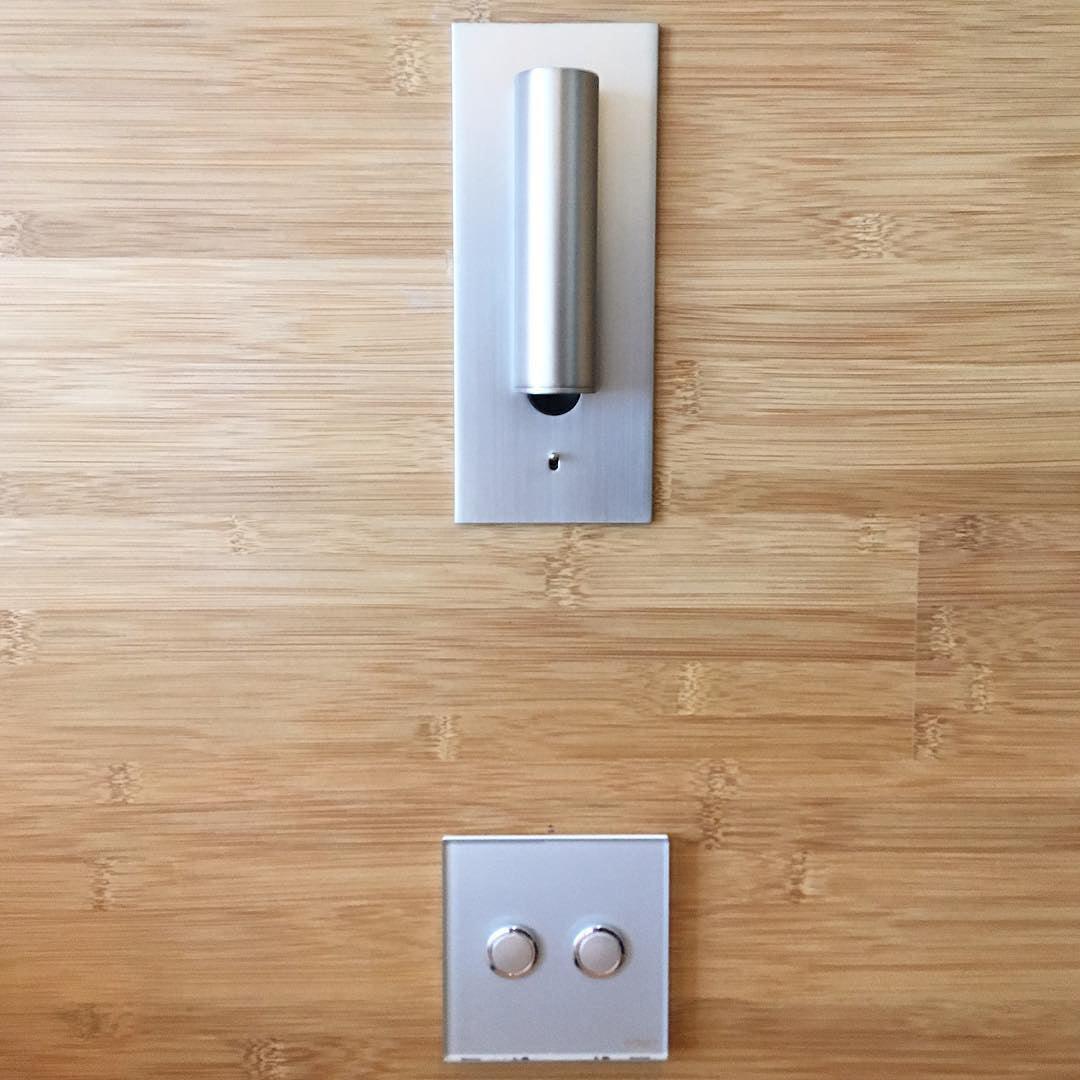 Wandlamp Industrieel Metaal LED Geïntegreerd met Schakelaar Zwart Wit Koper Minimalistisch Design Woonkamer | Sulvida