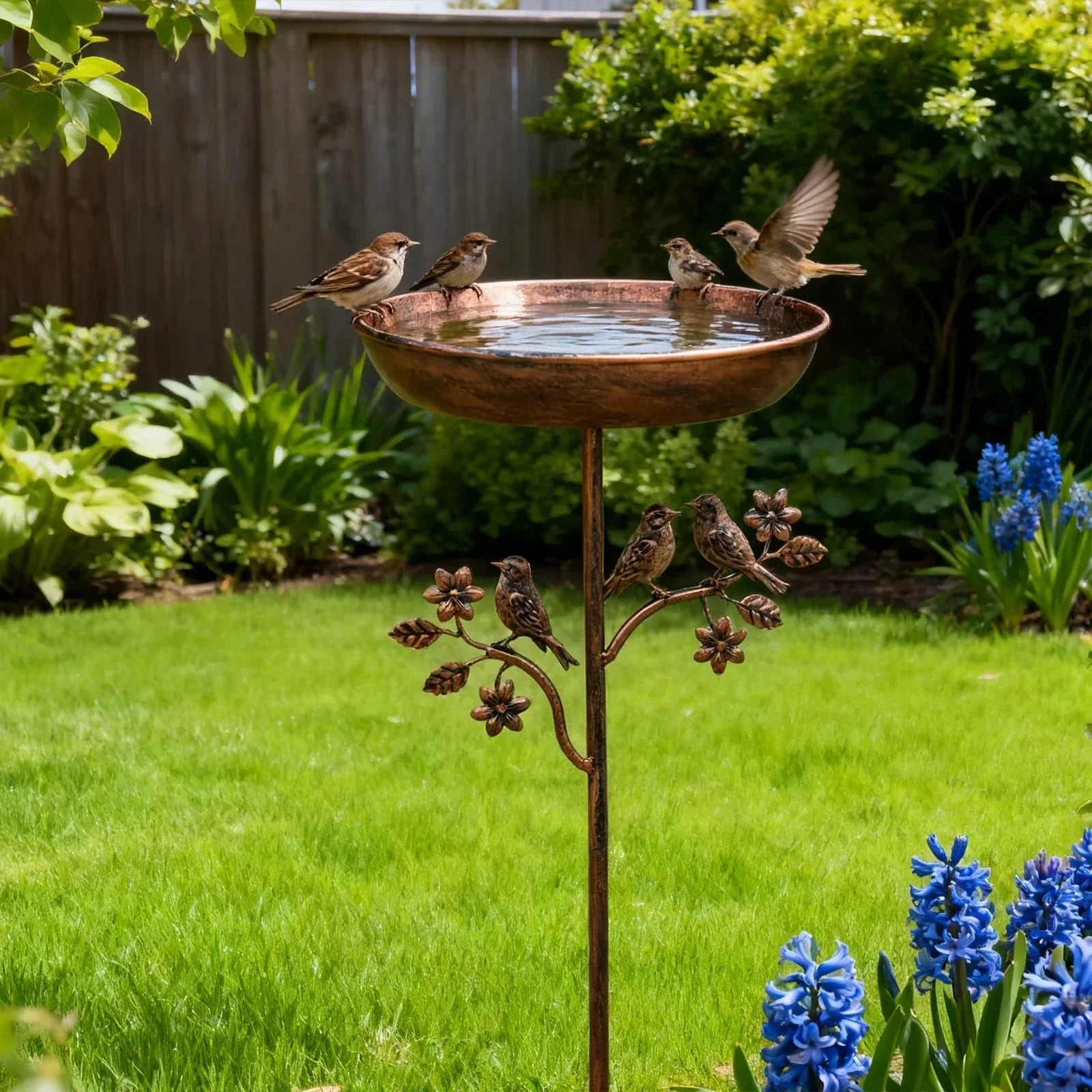 Decoratieve Vogelbadschaal met Stevige Grondstang voor Tuin | Metalen Tuinornament met Waterschaal | Sulvida