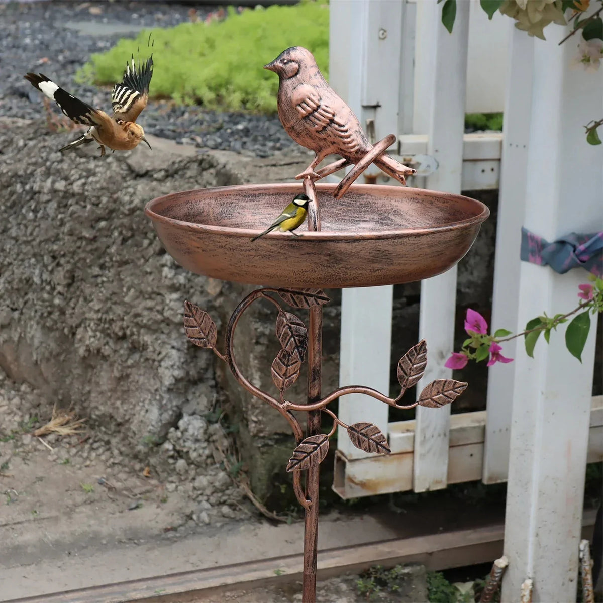 Metalen Vogelbad met Decoratief Grondspies voor Wildvogels Tuinornament Waterkom Vogeldrenk Vogelwater | Sulvida