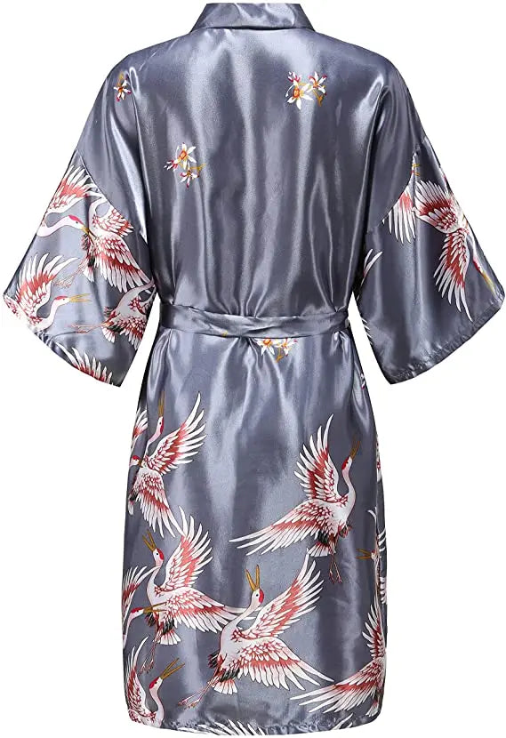 Peignoir kimono en satin à imprimé floral pour femme, manches courtes, vêtement d’intérieur de luxe à l’éclat soyeux | Sulvida