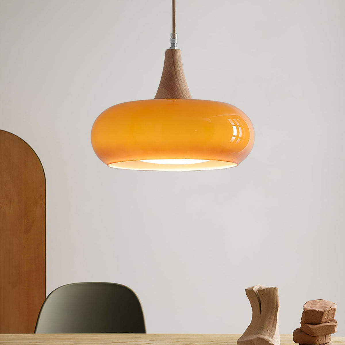 Hanglamp met Houten Kap Amber Glas Scandinavisch Design Eetkamer Keuken Modern Interieur Verlichting | Sulvida