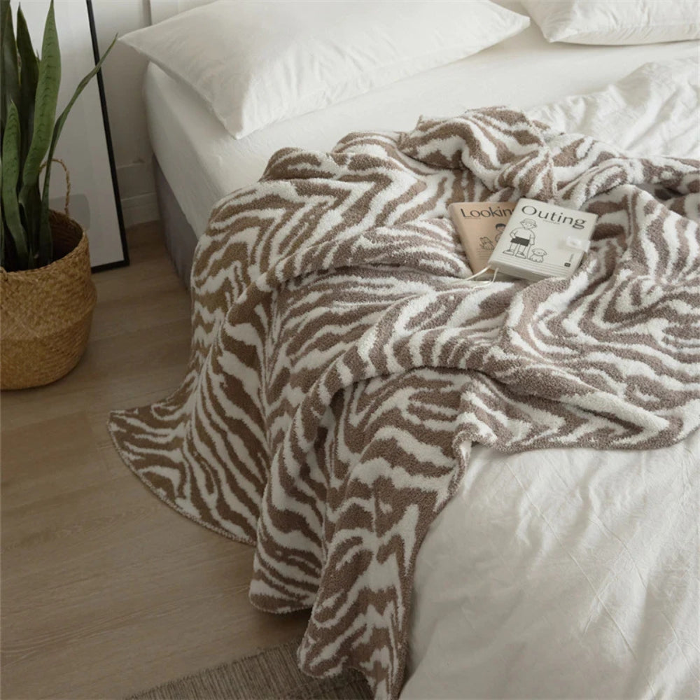 Gebreide Plaid met Zebramotief 120x150 cm – Zachte Microvezel Deken voor Bank, Bed & Ontspanning Thuis | Sulvida