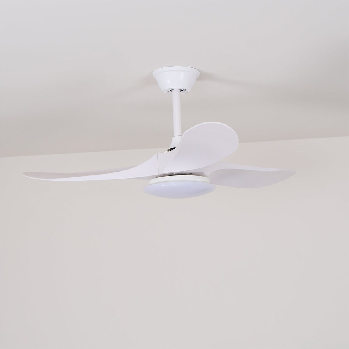 Plafondventilator met Verlichting Houten Bladen 106-132cm Afstandsbediening 6 Snelheden Stil Energiezuinig | Sulvida
