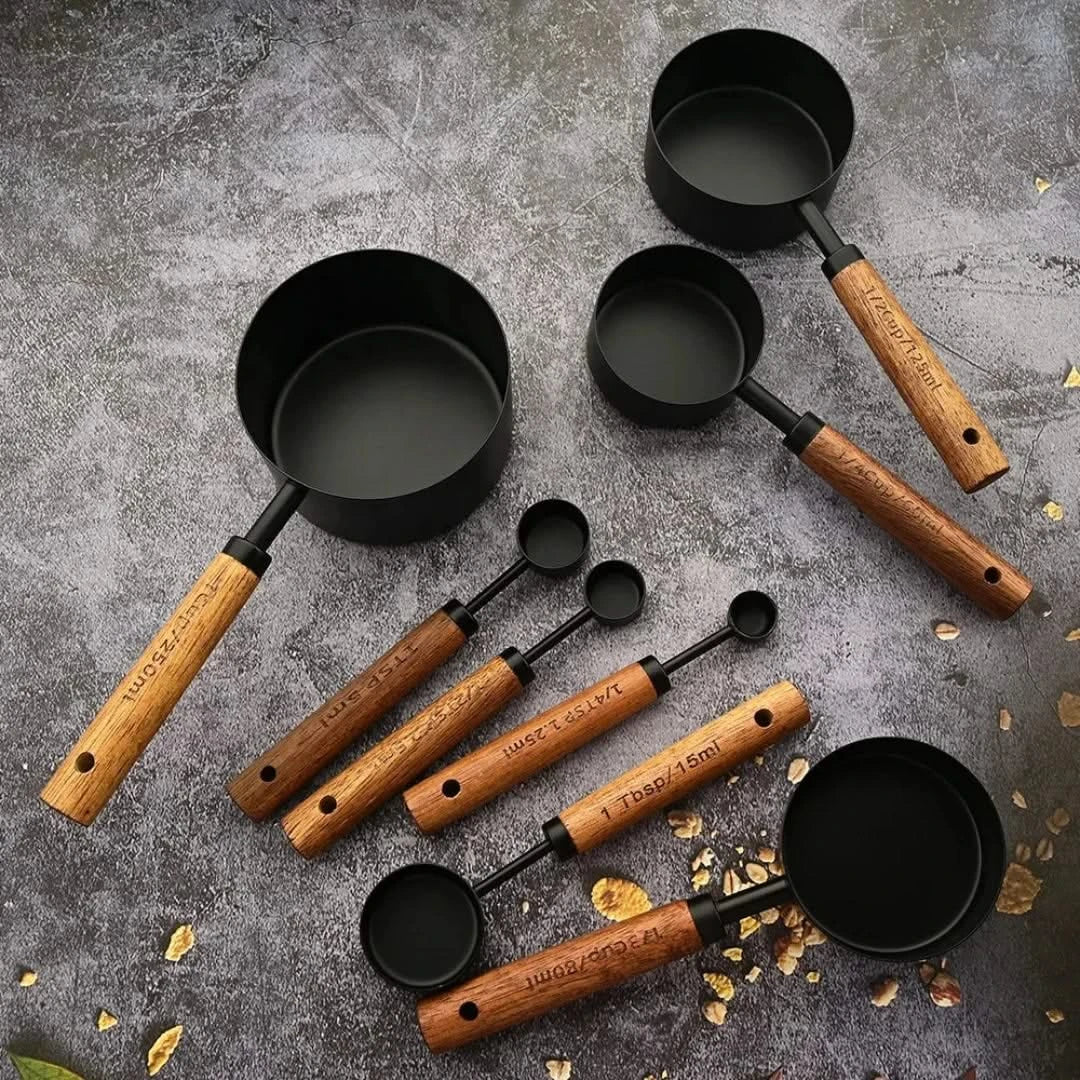 Edelstahl-Messlöffel-Set mit Holzgriff – 3-teiliges Küchenmesswerkzeug in Schwarz, Gold und Silber | Sulvida