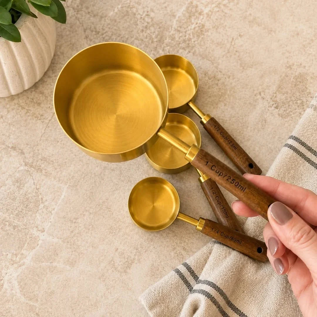 Set Maatbekers & Maatlepels Acaciahout Goud – Elegant Keukengerei voor Bakken Koken Maatlepel Maatbeker | Sulvida