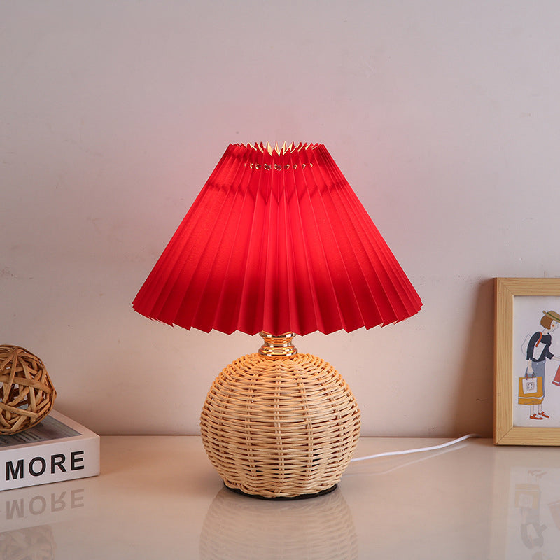 Rotan tafellamp met geplooide stoffen kap - 29 cm hoog - LED verlichting - warm licht - USB oplaadbaar | Sulvida