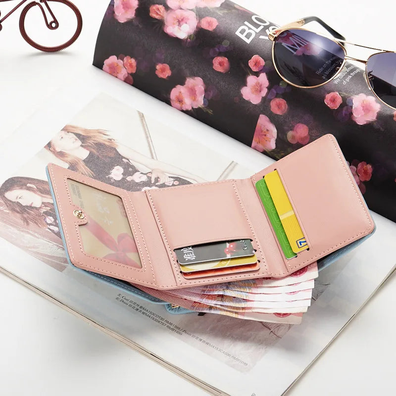 Portefeuille compact pliant avec compartiment à pièces et détail en forme de cœur - Portefeuille pratique pour femme - Design élégant | Sulvida