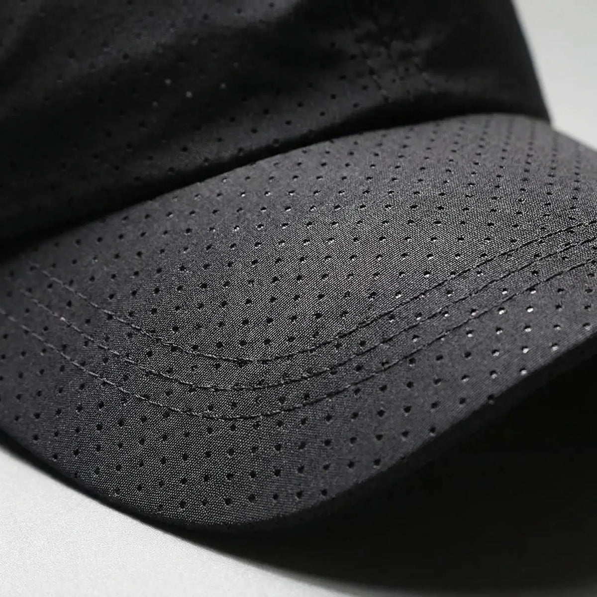 Geperforeerde Baseball Cap Lichtgewicht Ventilerend voor Actief Gebruik Sport en Outdoor Zwart Grijs Wit | Sulvida