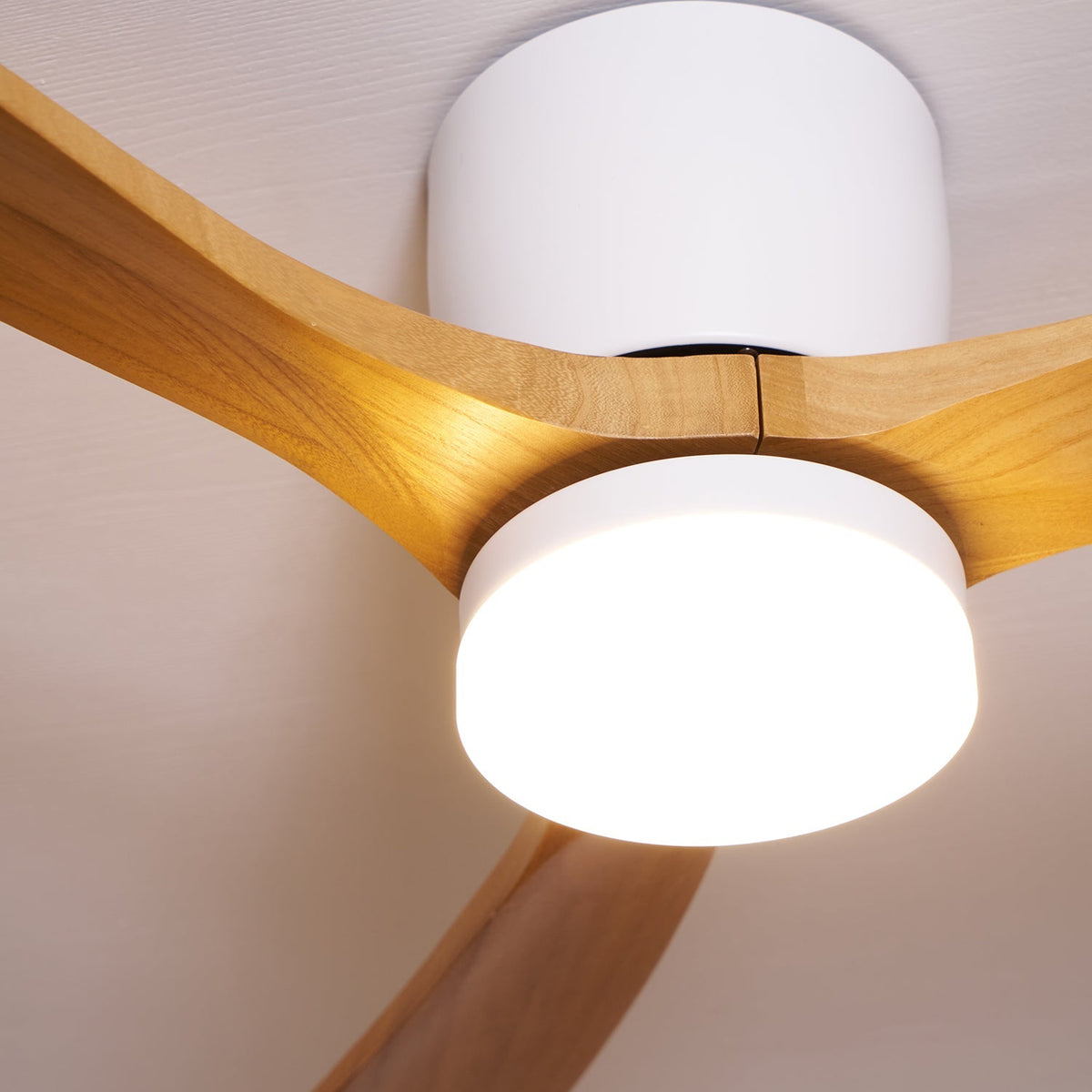 Plafondventilator met Verlichting Houten Bladen Afstandsbediening 6 Snelheden Dimbaar Licht Woonkamer | Sulvida
