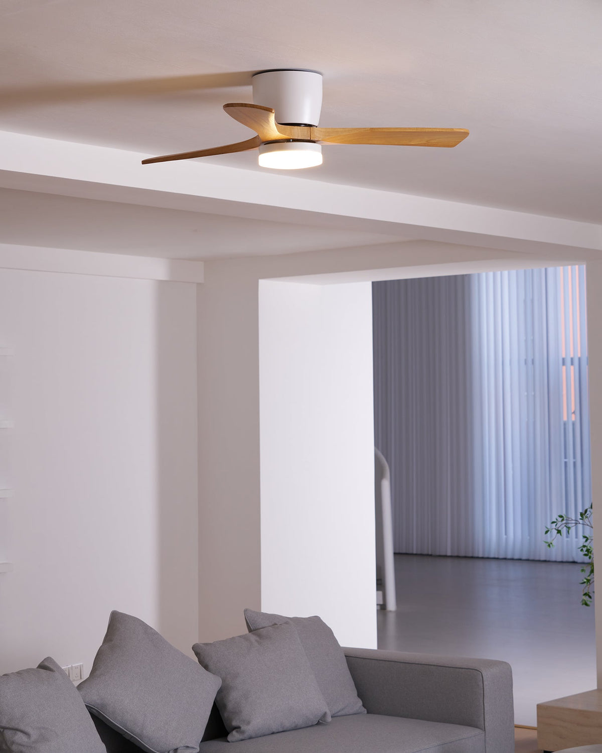 Plafondventilator met Verlichting Houten Bladen Afstandsbediening 6 Snelheden Dimbaar Licht Woonkamer | Sulvida
