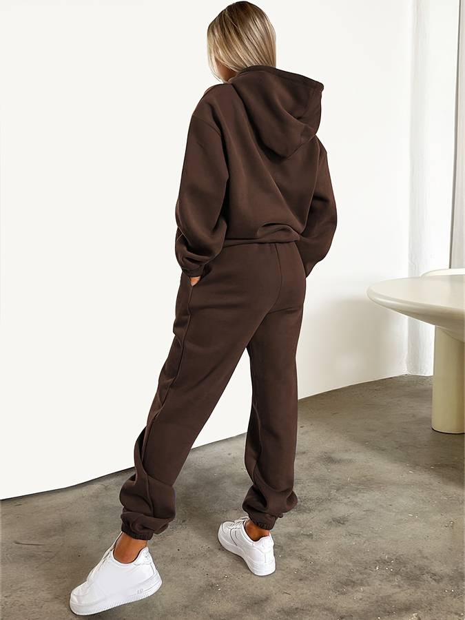 Ensemble de jogging décontracté deux pièces avec pantalon et haut assortis pour se détendre à la maison et sortir faire du sport | Sulvida
