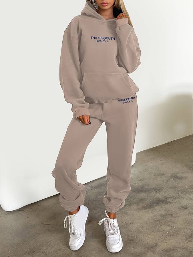Ensemble de jogging décontracté deux pièces avec pantalon et haut assortis pour se détendre à la maison et sortir faire du sport | Sulvida