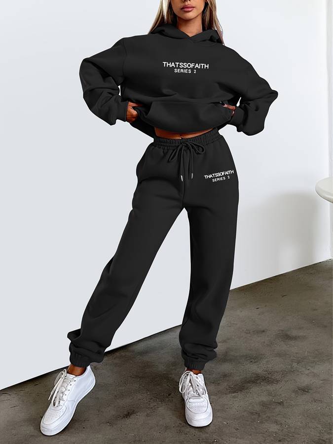 Ensemble de jogging décontracté deux pièces avec pantalon et haut assortis pour se détendre à la maison et sortir faire du sport | Sulvida