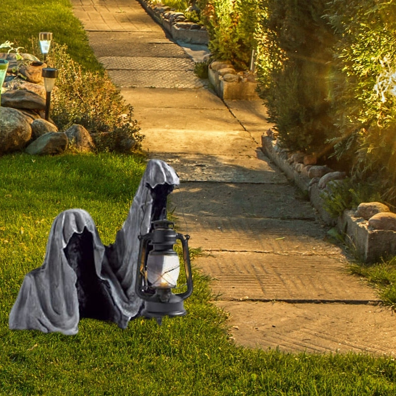 Décoration de jardin d’Halloween représentant la Faucheuse avec une lanterne, figurine effrayante résistante aux intempéries pour le jardin et la terrasse | Sulvida