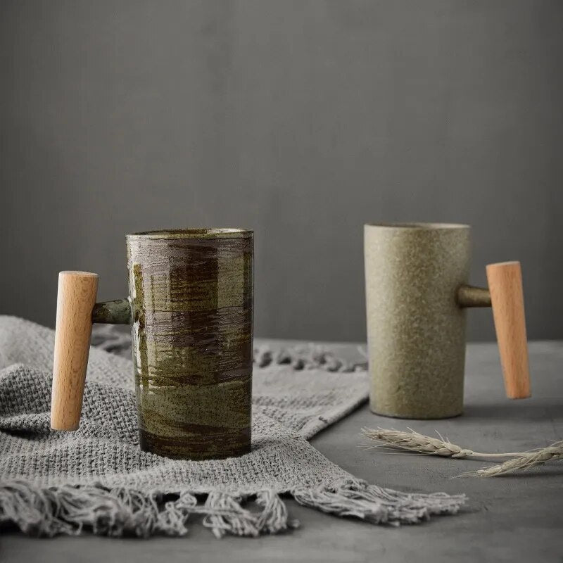 Handgemaakte keramische koffiemok met houten accent en natuurlijke aardetinten 220ml voor koffie thee | Sulvida