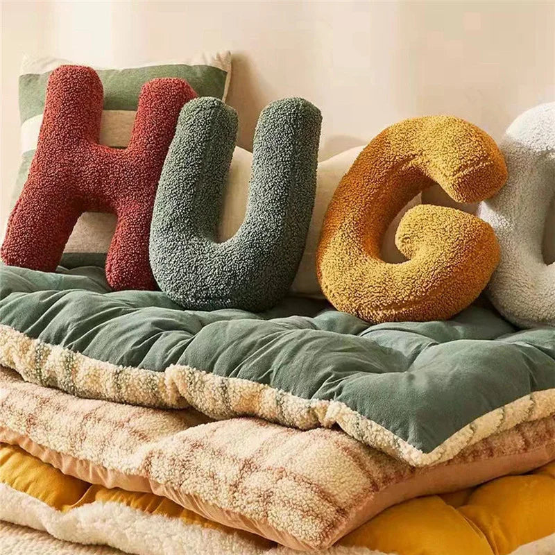Letter Sierkussen met Fluweel Zachte Stof voor Bank & Bed Persoonlijke Decoratie Cadeau Woonkamer Slaapkamer | Sulvida