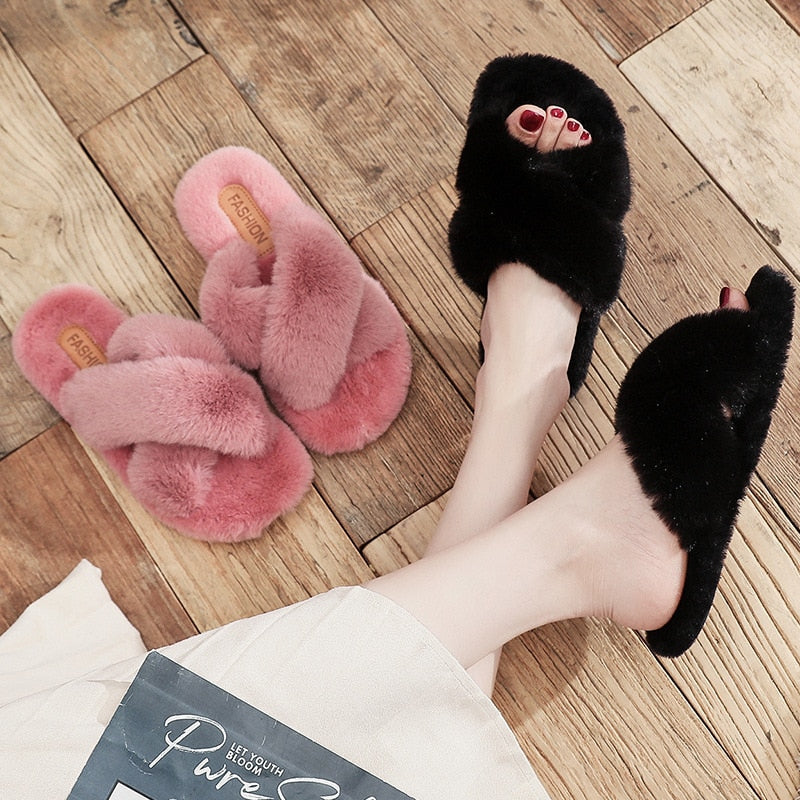 Chaussons duveteux noirs doux, confortables et chauds – chaussons d’intérieur antidérapants pour femme et homme | Sulvida