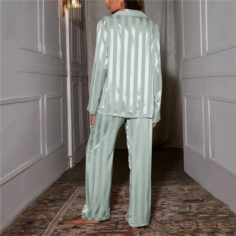 Zijden Dames Pyjama Set Luxe Nachtkleding Satijn voor Comfortabele Nachten Ultiem Ontspannen Gevoel Thuis | Sulvida