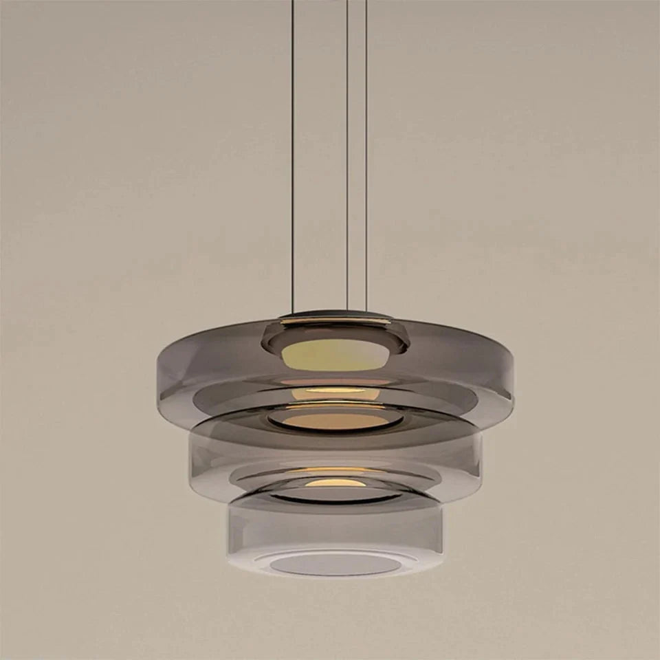 Glazen hanglamp met gelaagde kap in amber groen of grijs voor sfeervolle verlichting eetkamer woonkamer | Sulvida