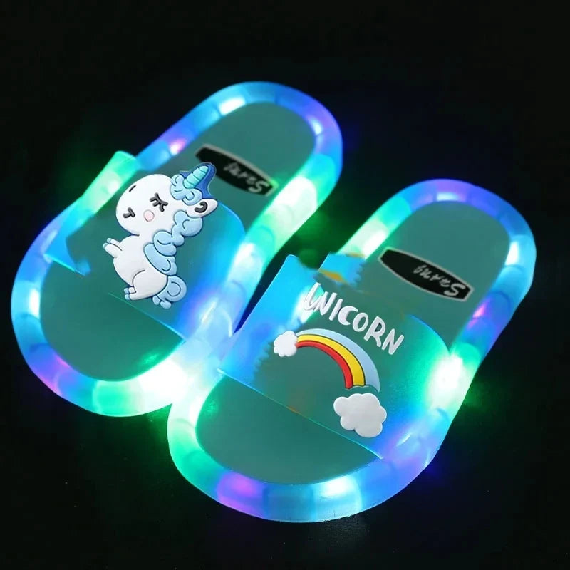 Verlichte Kindersloffen Eenhoorn met LED Zolen Roze Blauw Rubber Waterbestendig Binnen Buiten Zwembad | Sulvida