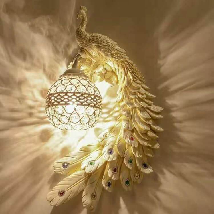 Wandlamp Kristallen Bol Pauw Hars Decoratief Enkel Lichtpunt Sfeervol Interieur Luxe Accent Wandverlichting | Sulvida