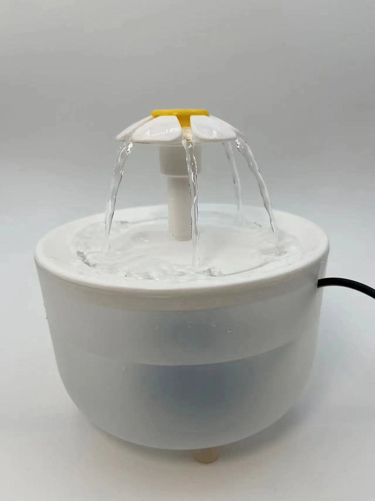 Fontaine à eau pour animaux avec filtre 1.2L Réservoir d’eau électrique silencieux pour chats et chiens Rechargeable par USB | Sulvida