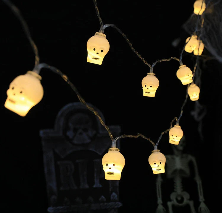 Guirlande lumineuse LED d’Halloween, citrouilles, crânes et globes oculaires, 1,5m, 10 ampoules, décoration de fête sur le thème de l’épouvante | Sulvida
