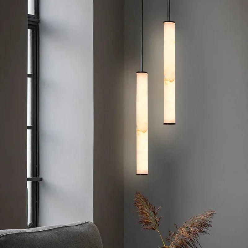 Suspension moderne en marbre et pierre naturelle avec accents cuivrés, éclairage de table à manger, lustre LED minimaliste | Sulvida