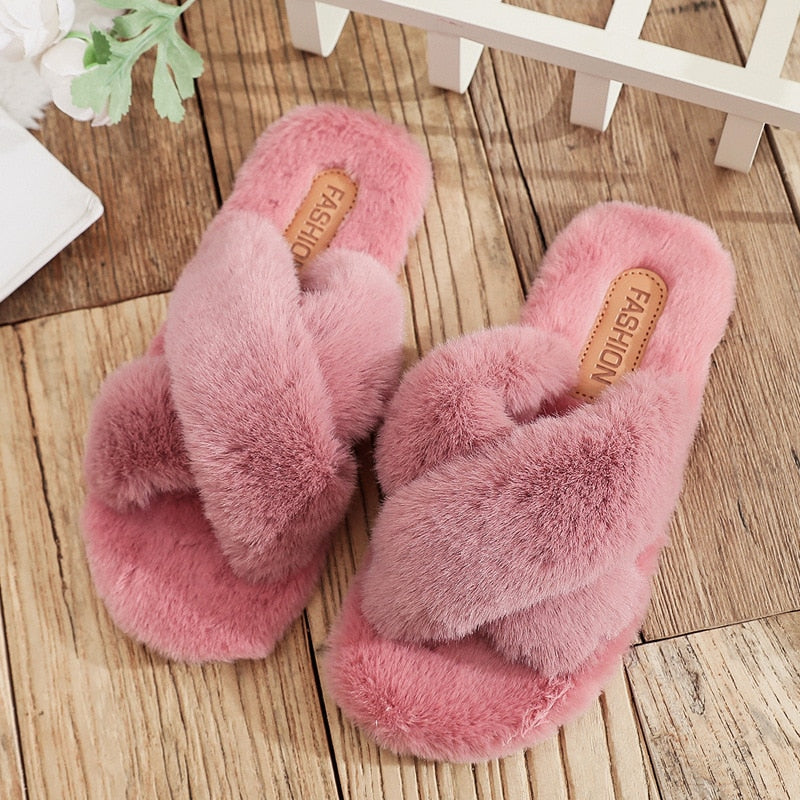 Chaussons duveteux noirs doux, confortables et chauds – chaussons d’intérieur antidérapants pour femme et homme | Sulvida