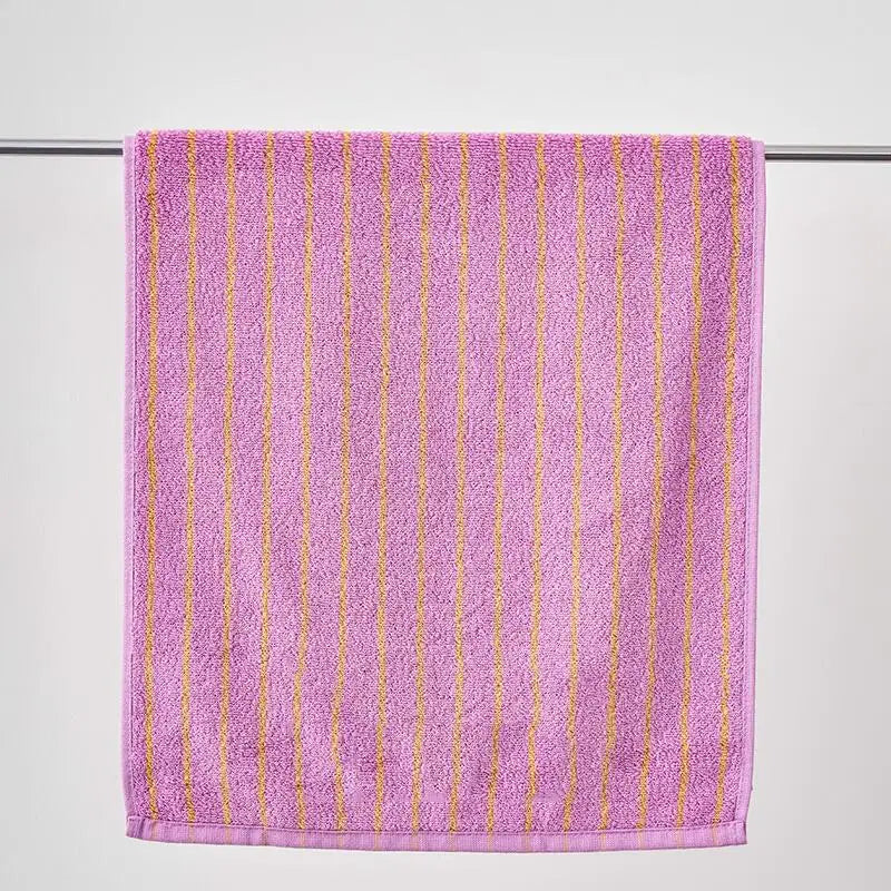Bawełniany ręcznik w lawendowe pasy w stylu retro – luksusowa bielizna kąpielowa 100% bawełna 70×150 cm – miękki ręcznik kąpielowy | Sulvida