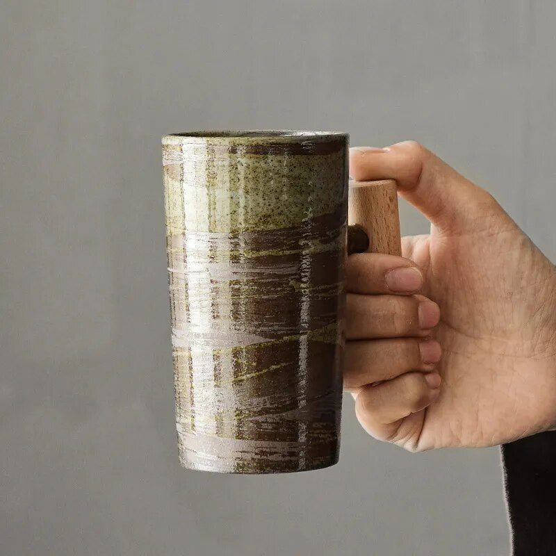 Handgemaakte keramische koffiemok met houten accent en natuurlijke aardetinten 220ml voor koffie thee | Sulvida