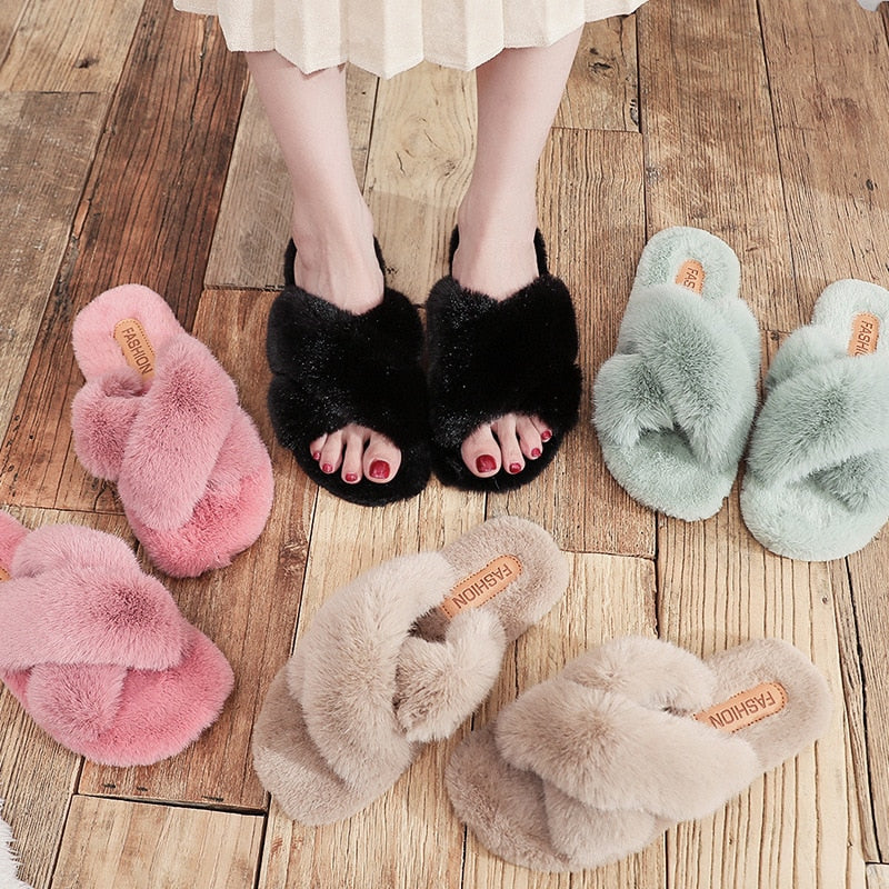 Chaussons duveteux noirs doux, confortables et chauds – chaussons d’intérieur antidérapants pour femme et homme | Sulvida