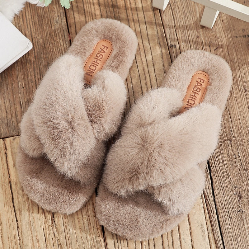Chaussons duveteux noirs doux, confortables et chauds – chaussons d’intérieur antidérapants pour femme et homme | Sulvida