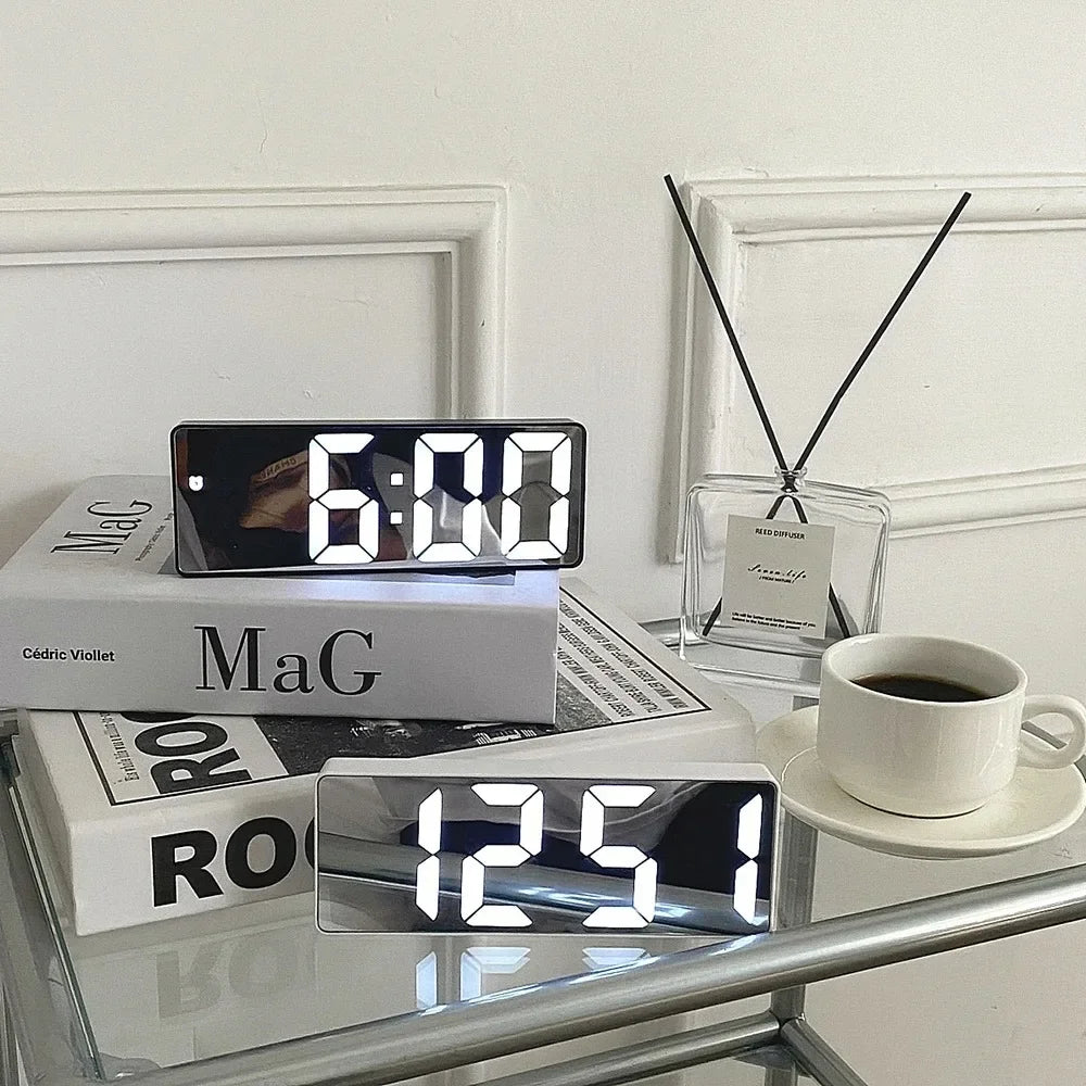 Digitale Wekker met LED Spiegel Display Tijd Datum Temperatuur Alarm Snooze Functie Slaapkamer Kantoor | Sulvida